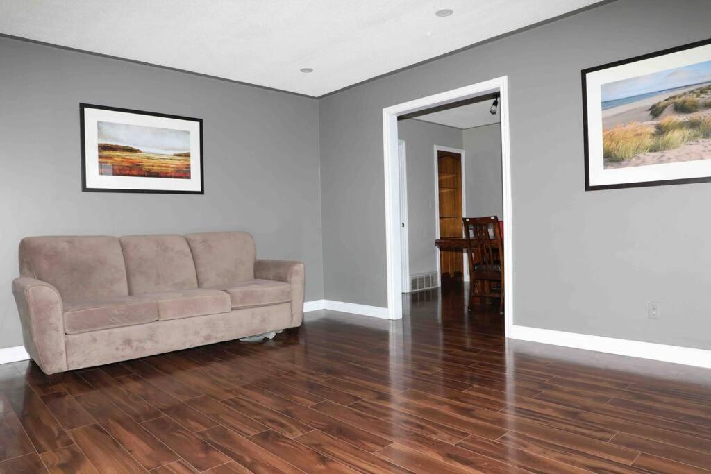Bowmanville Event Place ภายนอก รูปภาพ