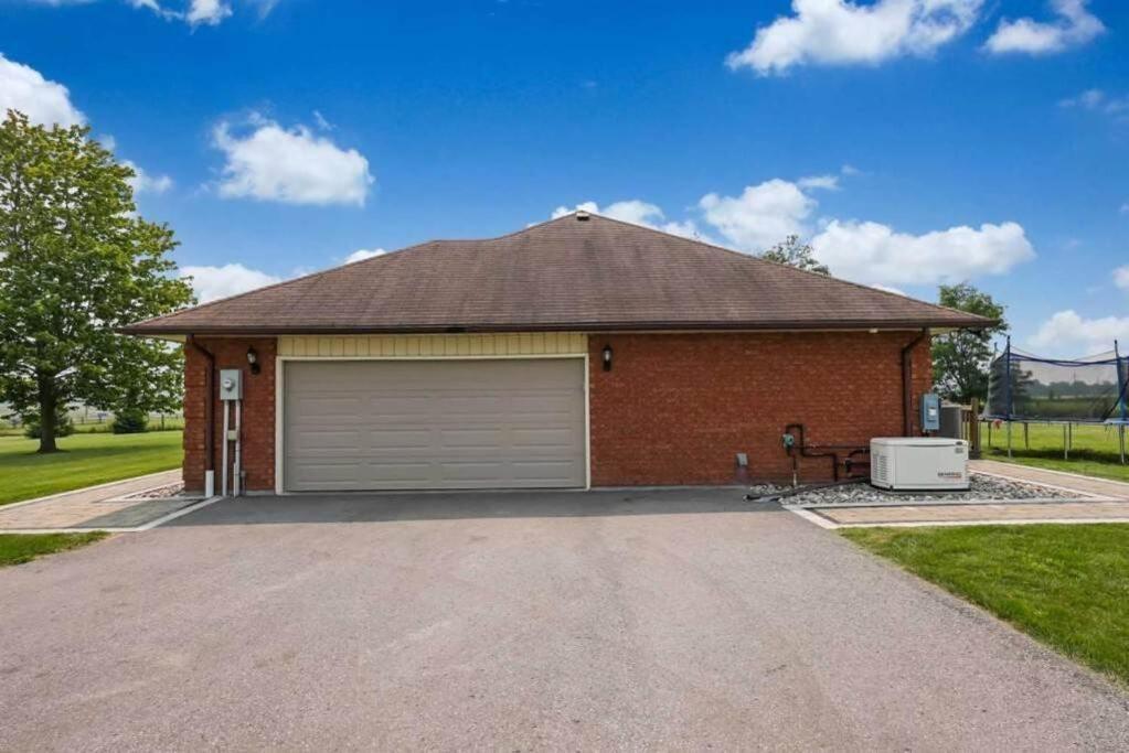 Bowmanville Event Place ภายนอก รูปภาพ