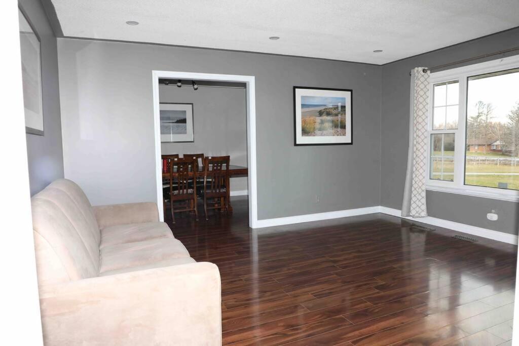 Bowmanville Event Place ภายนอก รูปภาพ